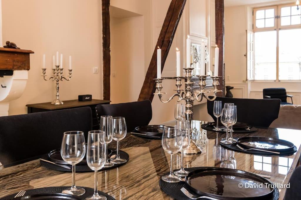Suites Mana - Matahina Avec Vue Superbe Sur La Place Ducale Et Parking Prive Inclus Шарлевиль-Мезьер Экстерьер фото